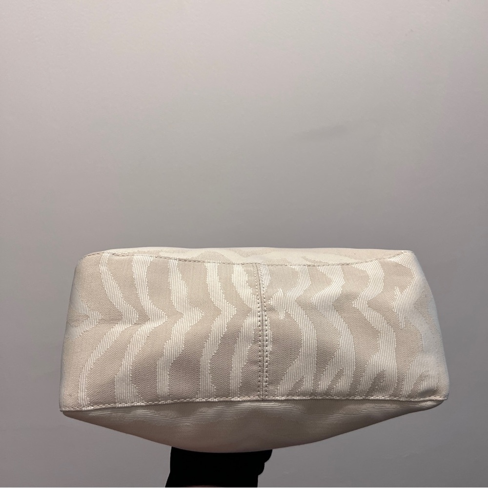 Authentic🤍Vintage FENDI hobo bag.White - Picture 6 of 11